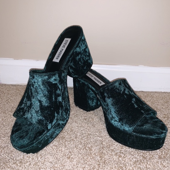 Steve Madden Shoes - STEVE MADDEN “Relax” Vintage Crushed Velvet Heels